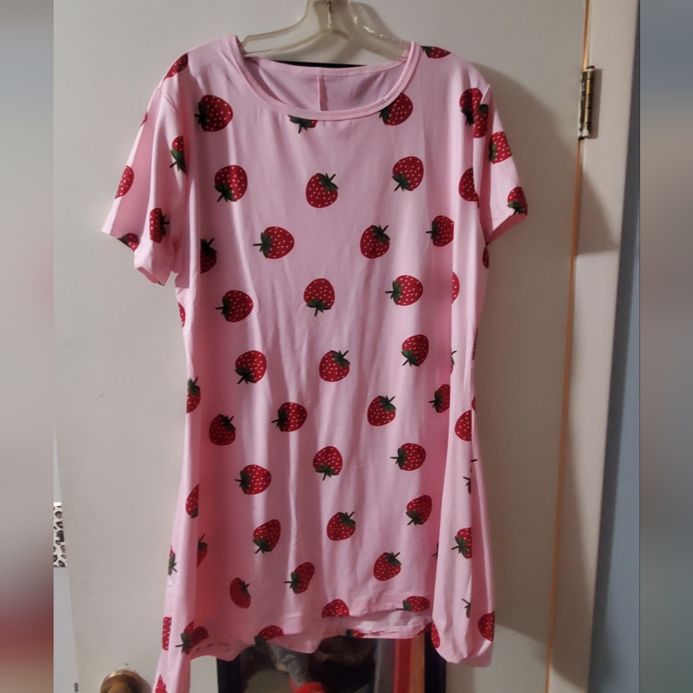 Strawberry dress size XL